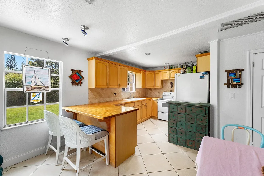 613 N 5th Street Lantana FL 33462