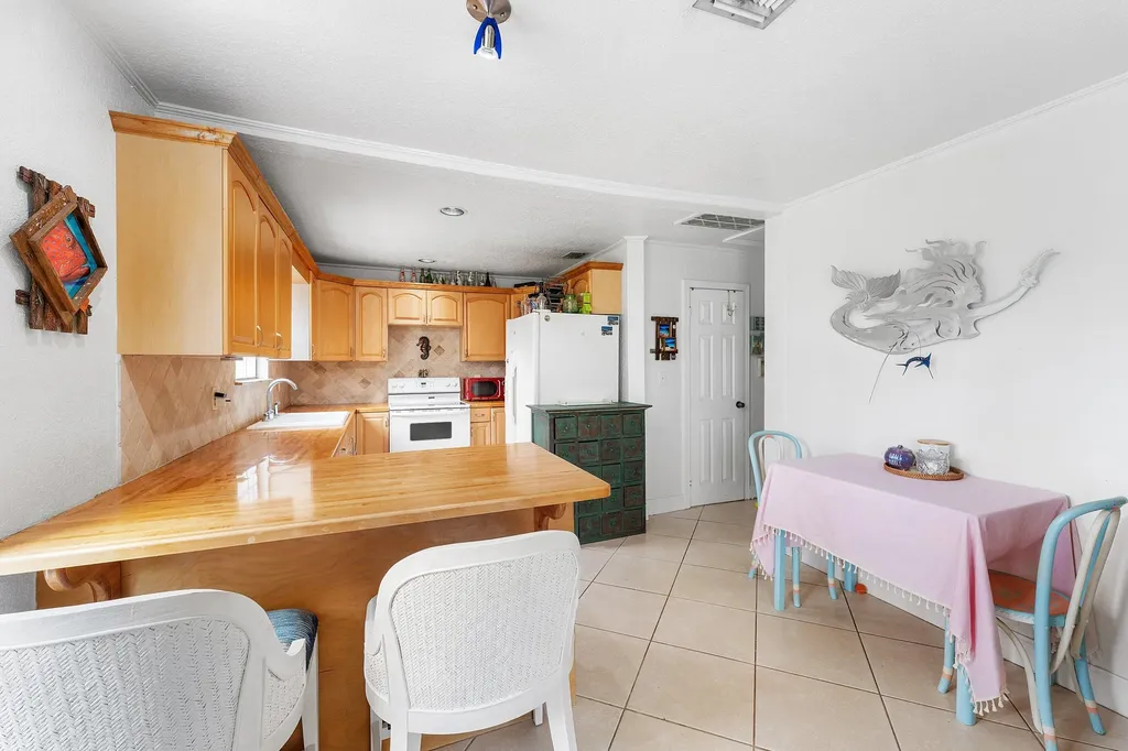 613 N 5th Street Lantana FL 33462