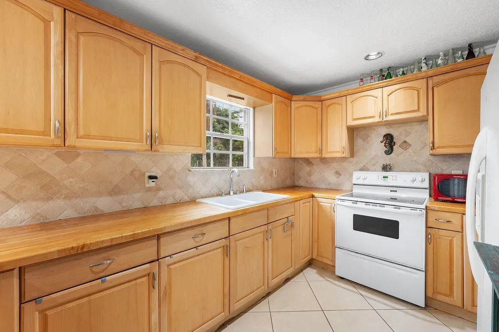 613 N 5th Street Lantana FL 33462