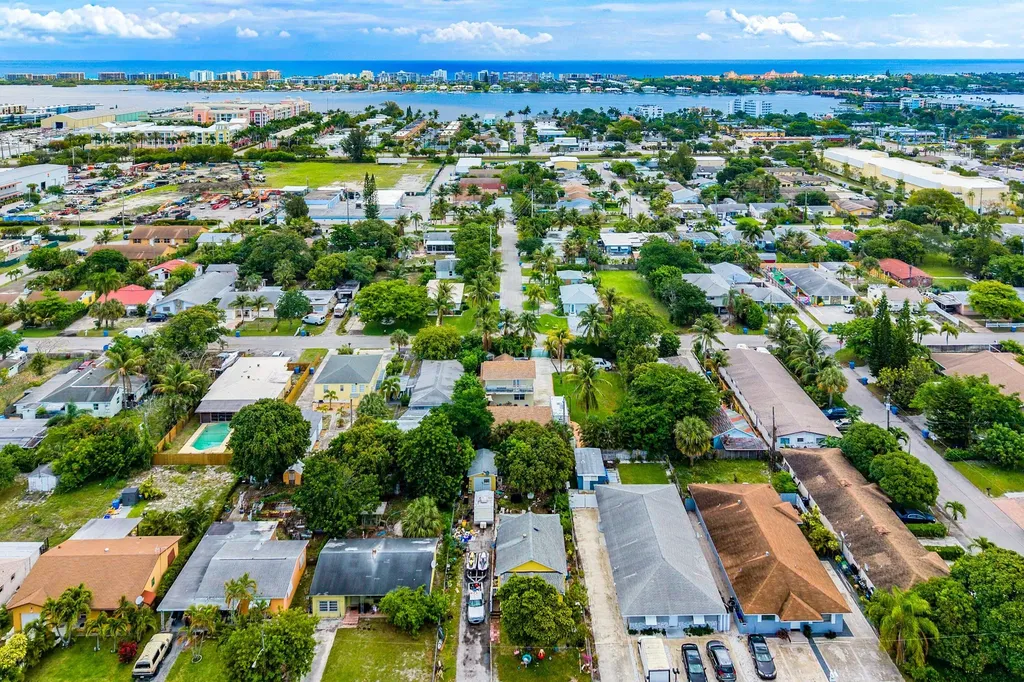 613 N 5th Street Lantana FL 33462