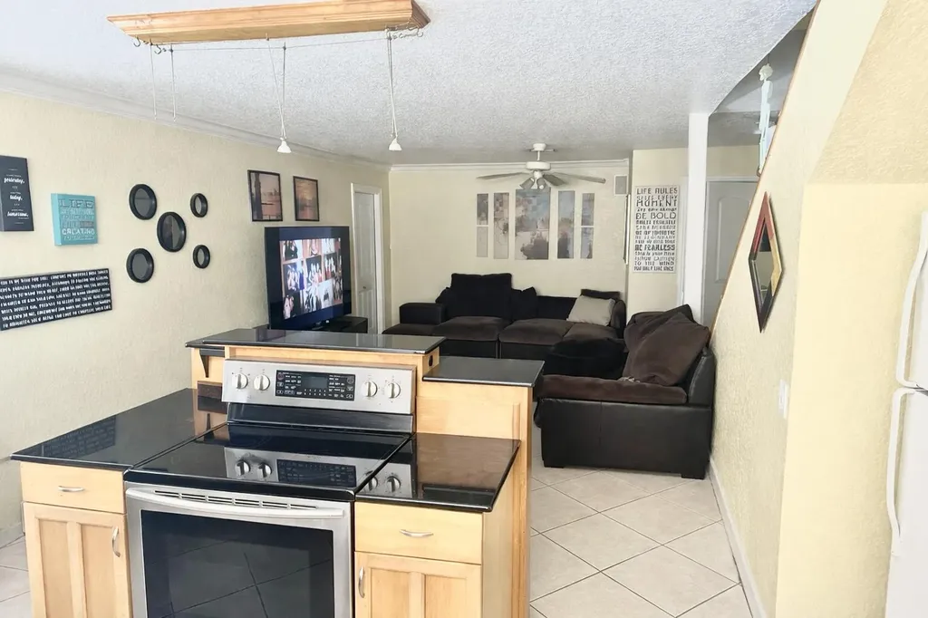 613 N 5th Street Lantana FL 33462