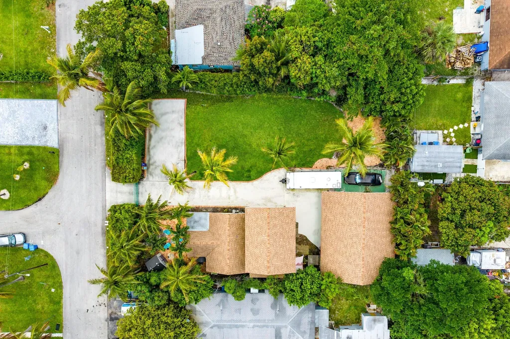 613 N 5th Street Lantana FL 33462