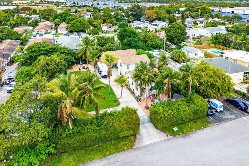 613 N 5th Street Lantana FL 33462