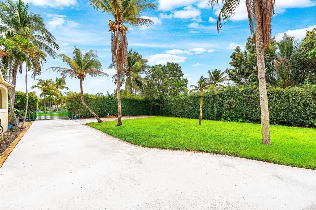 613 N 5th Street Lantana FL 33462