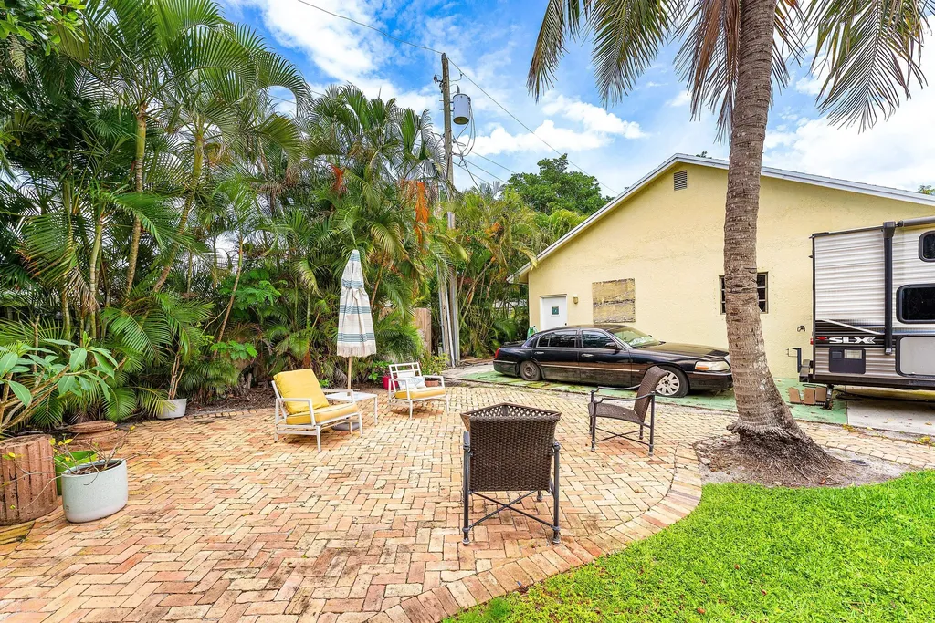 613 N 5th Street Lantana FL 33462