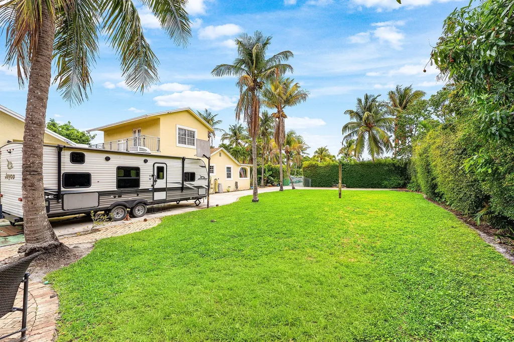 613 N 5th Street Lantana FL 33462