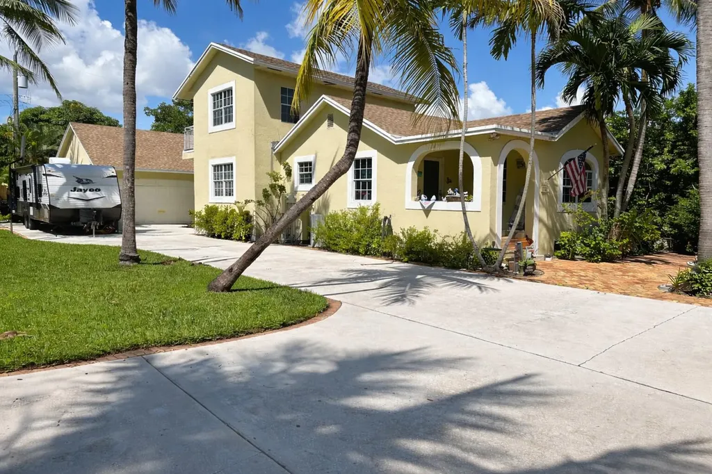 613 N 5th Street Lantana FL 33462