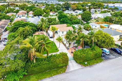 613 N 5th Street Lantana FL 33462