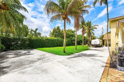 613 N 5th Street Lantana FL 33462