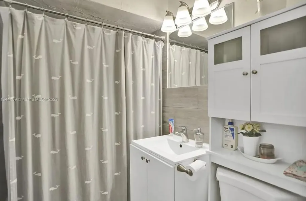 2552 Wiley Street Hollywood FL 33020