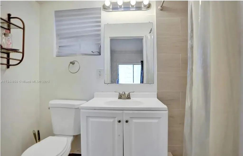2552 Wiley Street Hollywood FL 33020