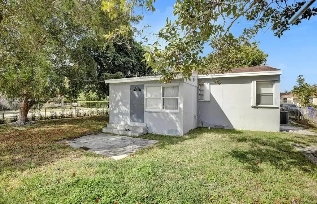2552 Wiley Street Hollywood FL 33020