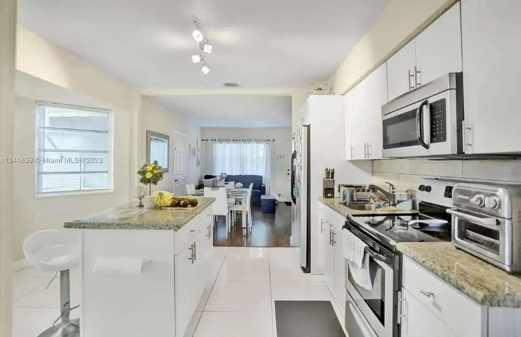 2552 Wiley Street Hollywood FL 33020