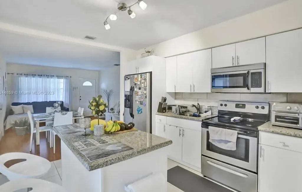 2552 Wiley Street Hollywood FL 33020