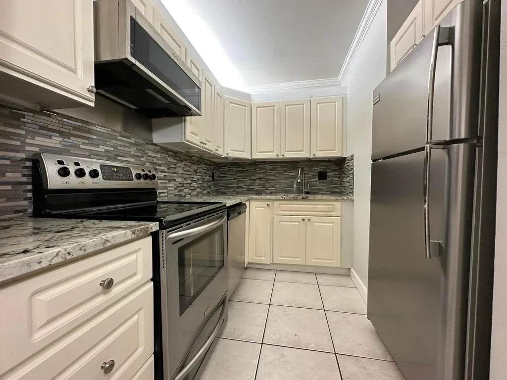 555 SE 8th Street Deerfield Beach FL 33441