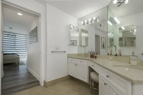 111 SE 8th Avenue Fort Lauderdale FL 33301