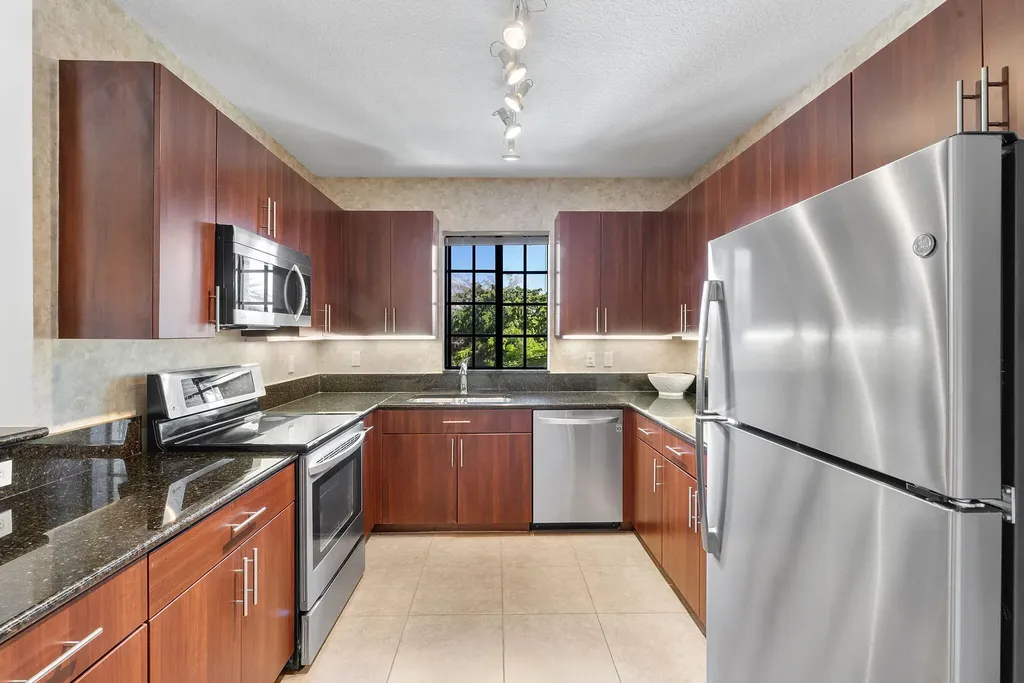 4905 Midtown Lane Palm Beach Gardens FL 33418