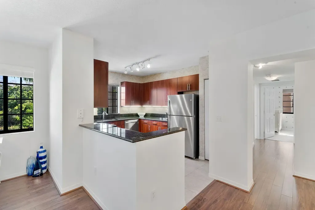 4905 Midtown Lane Palm Beach Gardens FL 33418