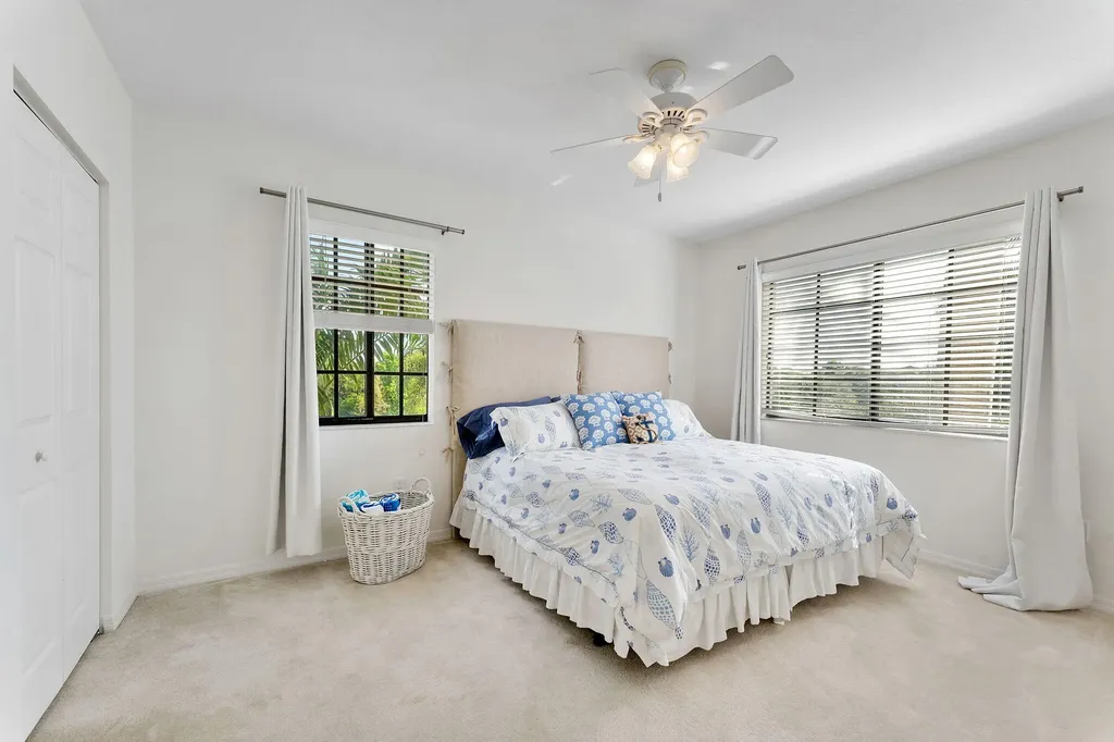 4905 Midtown Lane Palm Beach Gardens FL 33418
