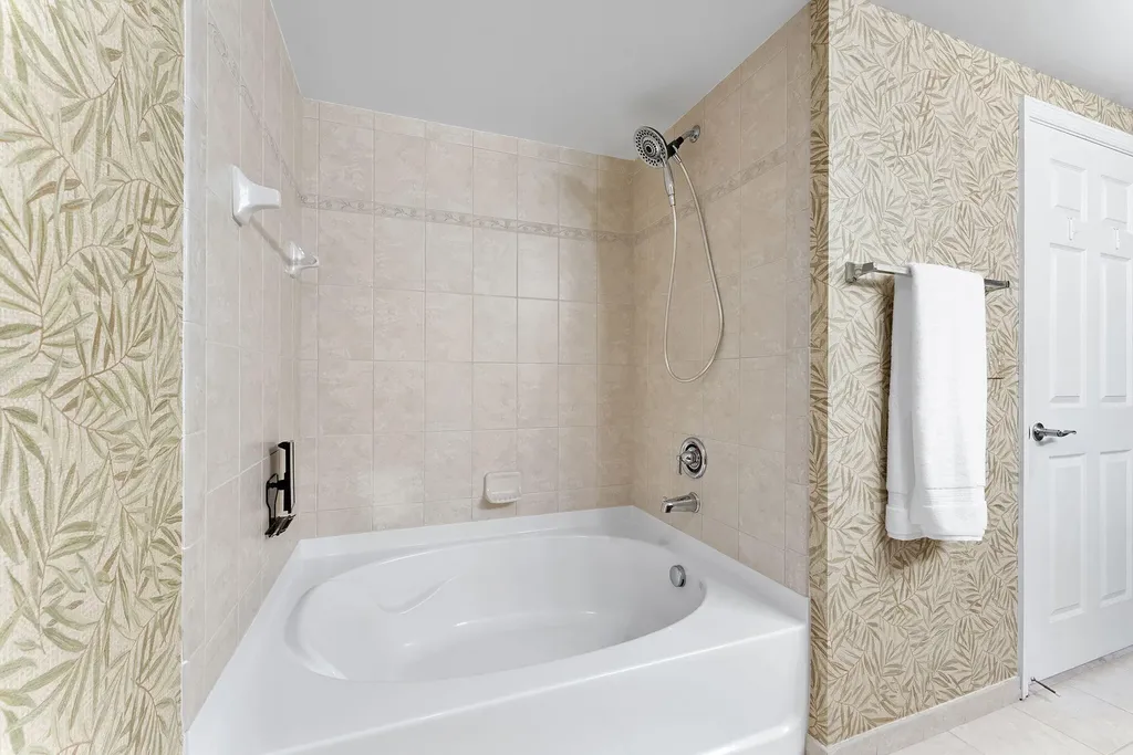 4905 Midtown Lane Palm Beach Gardens FL 33418