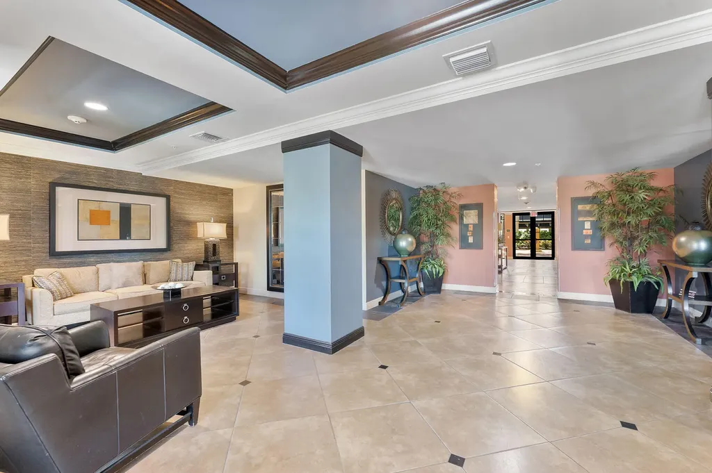 4905 Midtown Lane Palm Beach Gardens FL 33418