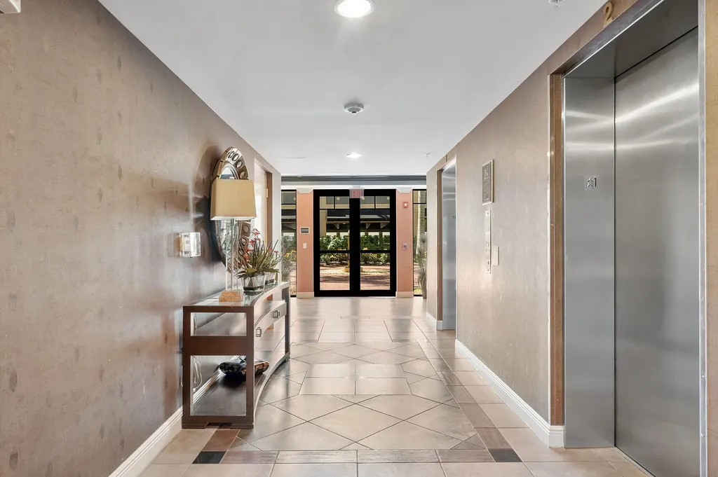 4905 Midtown Lane Palm Beach Gardens FL 33418