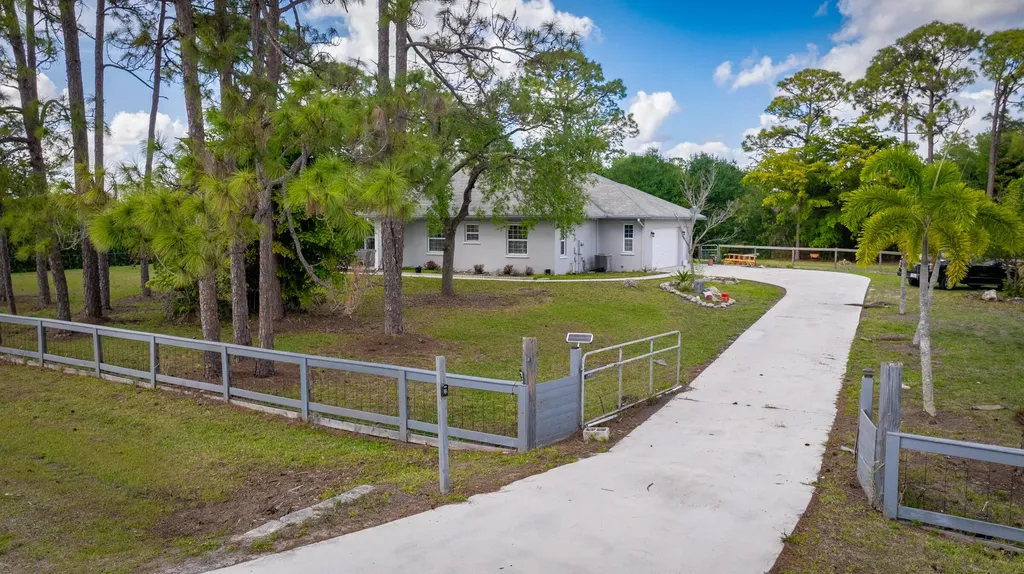 17887 N 68th Street Street N The Acreage FL 33470