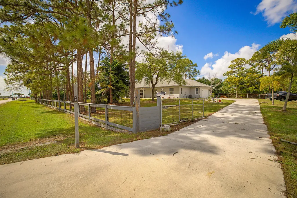 17887 N 68th Street Street N The Acreage FL 33470