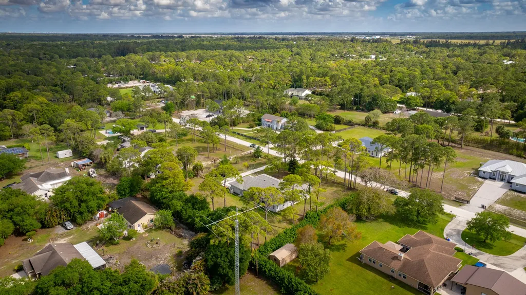 17887 N 68th Street Street N The Acreage FL 33470
