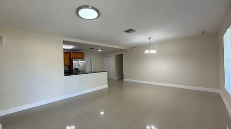4081 NW 35th Avenue Lauderdale Lakes FL 33309