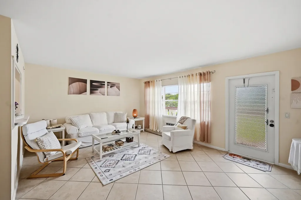 314 Brighton Boca Raton FL 33434