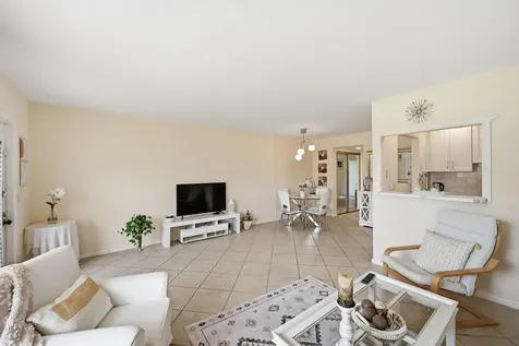 314 Brighton Boca Raton FL 33434
