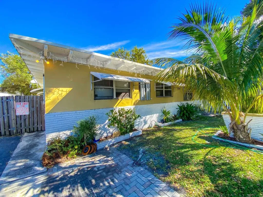 527 48th Street West Palm Beach FL 33407