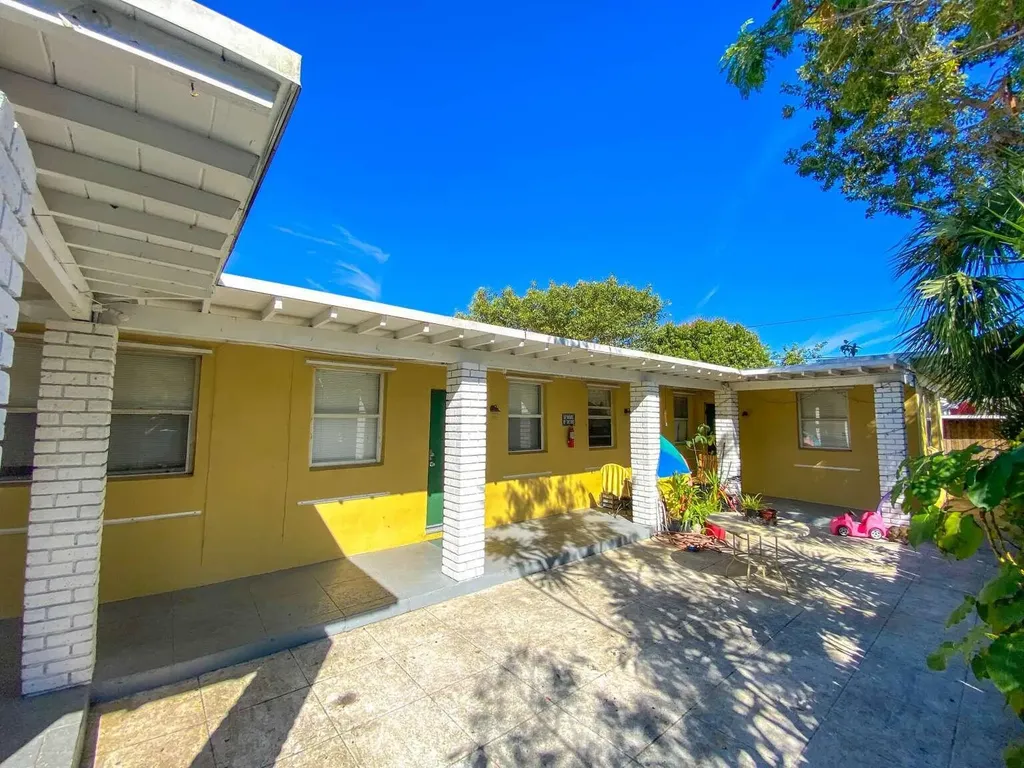 527 48th Street West Palm Beach FL 33407
