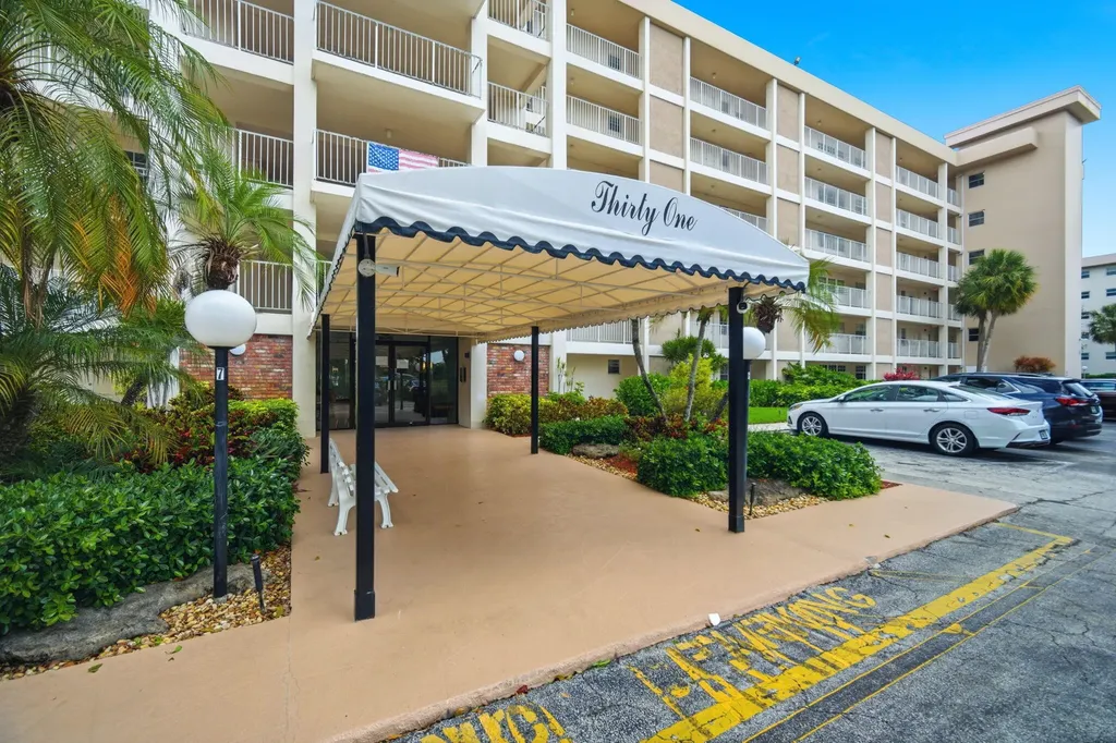 2901 S Palm Aire Drive Pompano Beach FL 33069