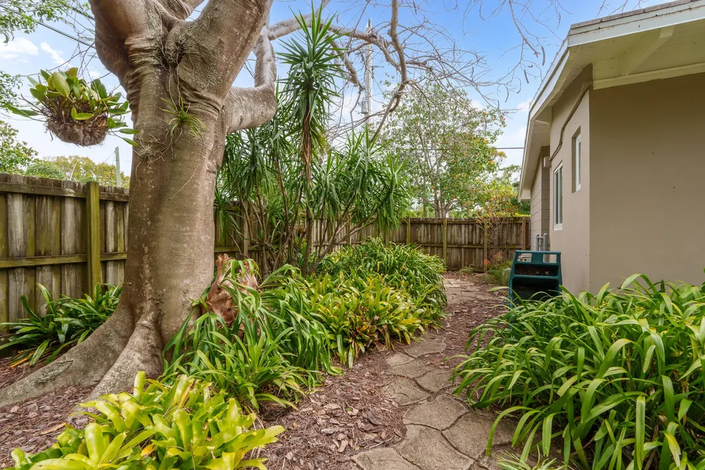 1617 NE 8th Avenue Fort Lauderdale FL 33305