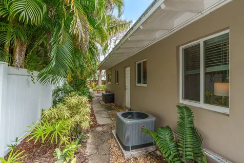 1617 NE 8th Avenue Fort Lauderdale FL 33305
