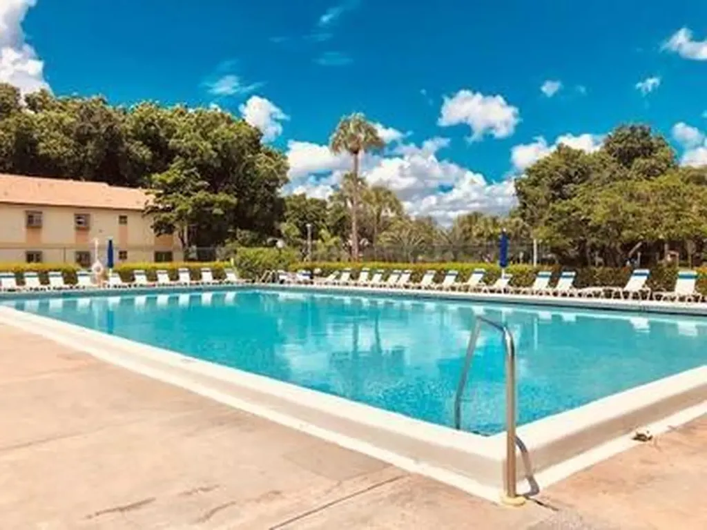 512 Gardens Drive Pompano Beach FL 33069