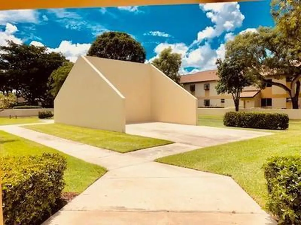 512 Gardens Drive Pompano Beach FL 33069