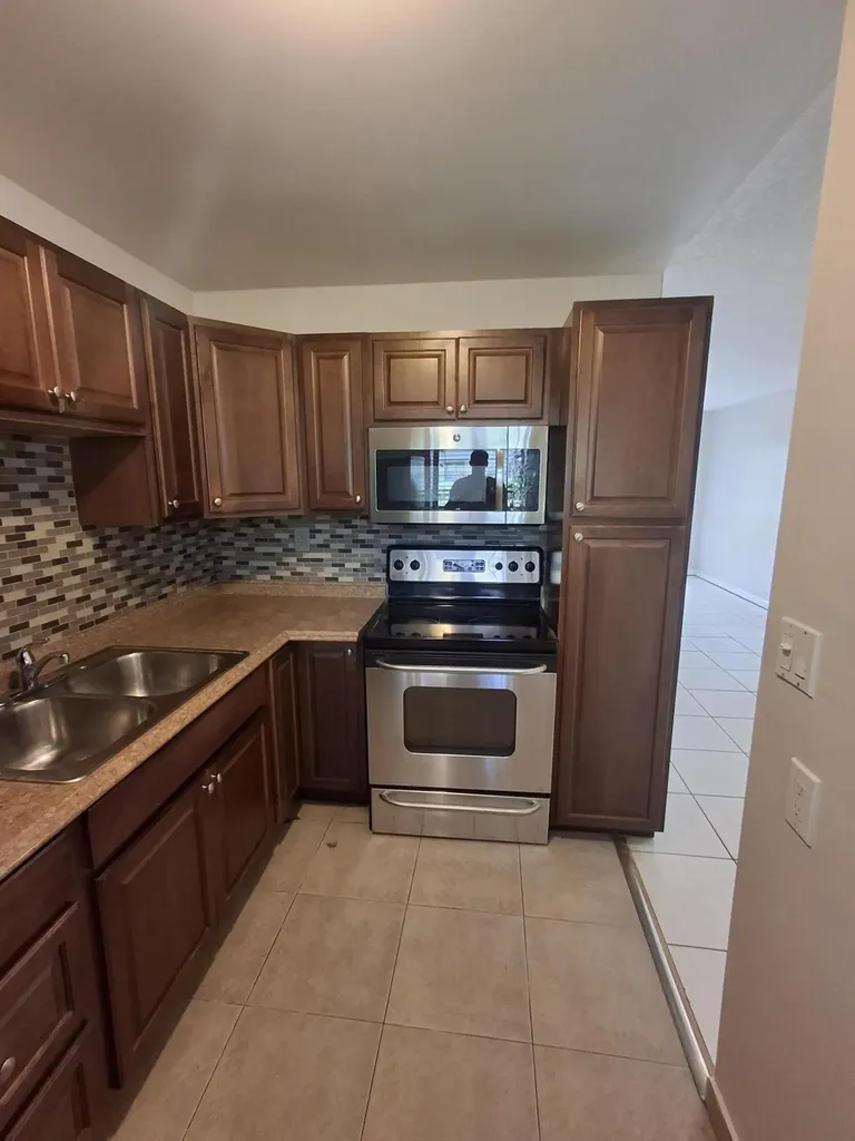 512 Gardens Drive Pompano Beach FL 33069
