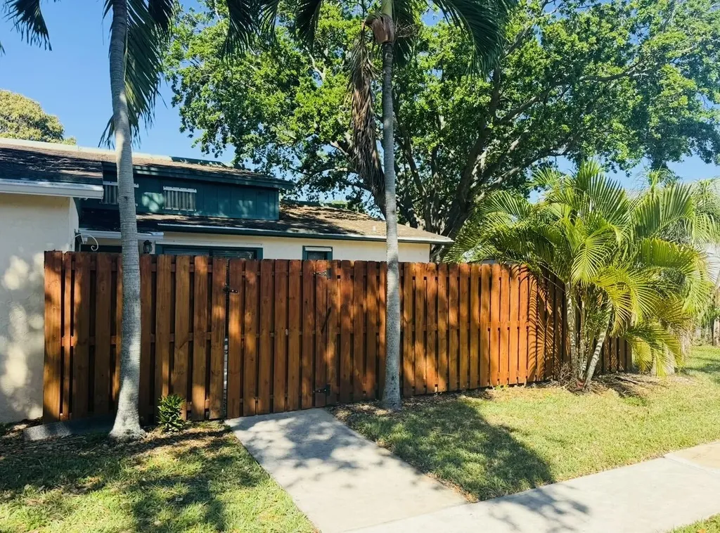 1005 Manor Drive Palm Springs FL 33461