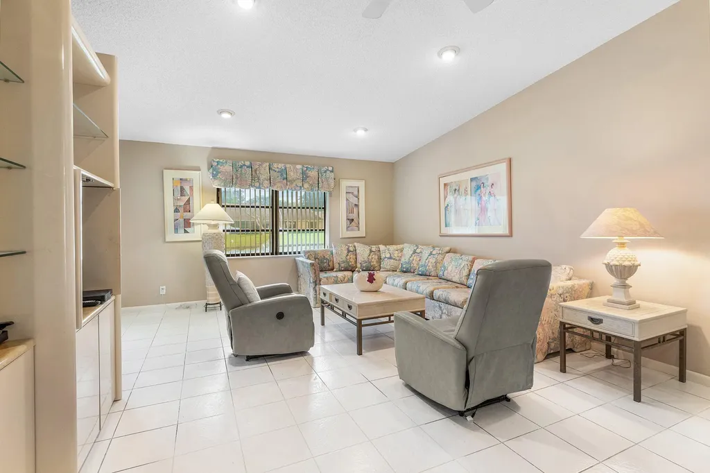 8298 Springlake Drive Boca Raton FL 33496