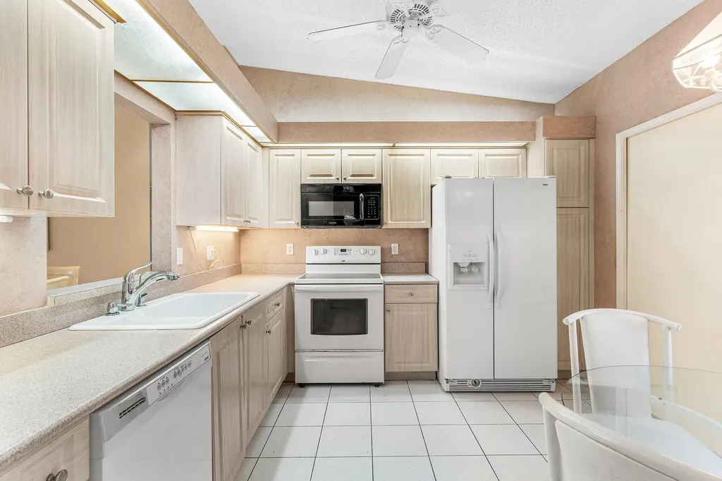 8298 Springlake Drive Boca Raton FL 33496
