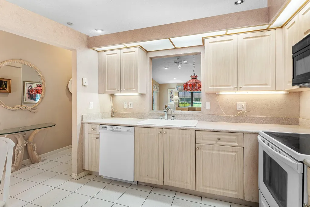 8298 Springlake Drive Boca Raton FL 33496