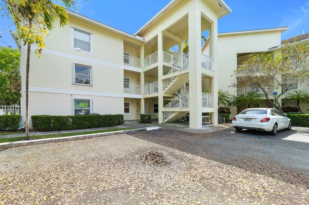 2901 Riverside Drive Coral Springs FL 33065
