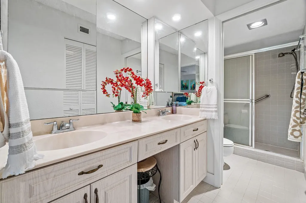 5121 Oakhill Lane Delray Beach FL 33484