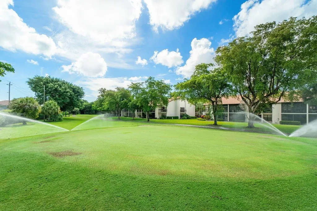 5121 Oakhill Lane Delray Beach FL 33484