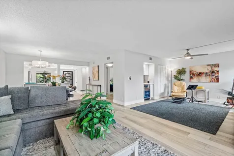5121 Oakhill Lane Delray Beach FL 33484