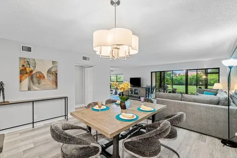 5121 Oakhill Lane Delray Beach FL 33484