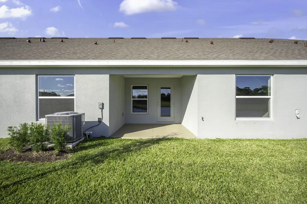 8626 Giovanni Avenue Fort Pierce FL 34951
